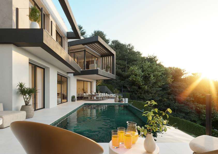 Terraza junto a la piscina con luz de atardecer