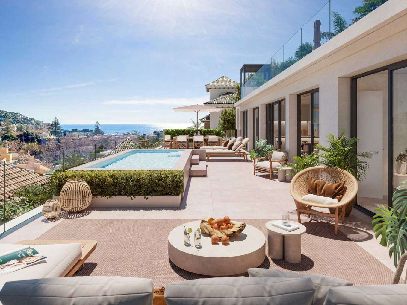 Piscina panorámica en azotea con vistas a la bahía de Málaga desde El Limonar