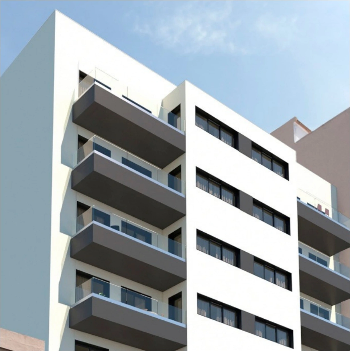 Fachada contemporánea del edificio residencial en Málaga capital