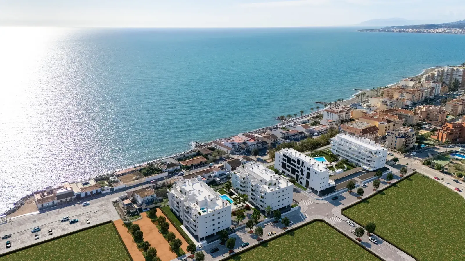 Vista aérea de la playa y la urbanización