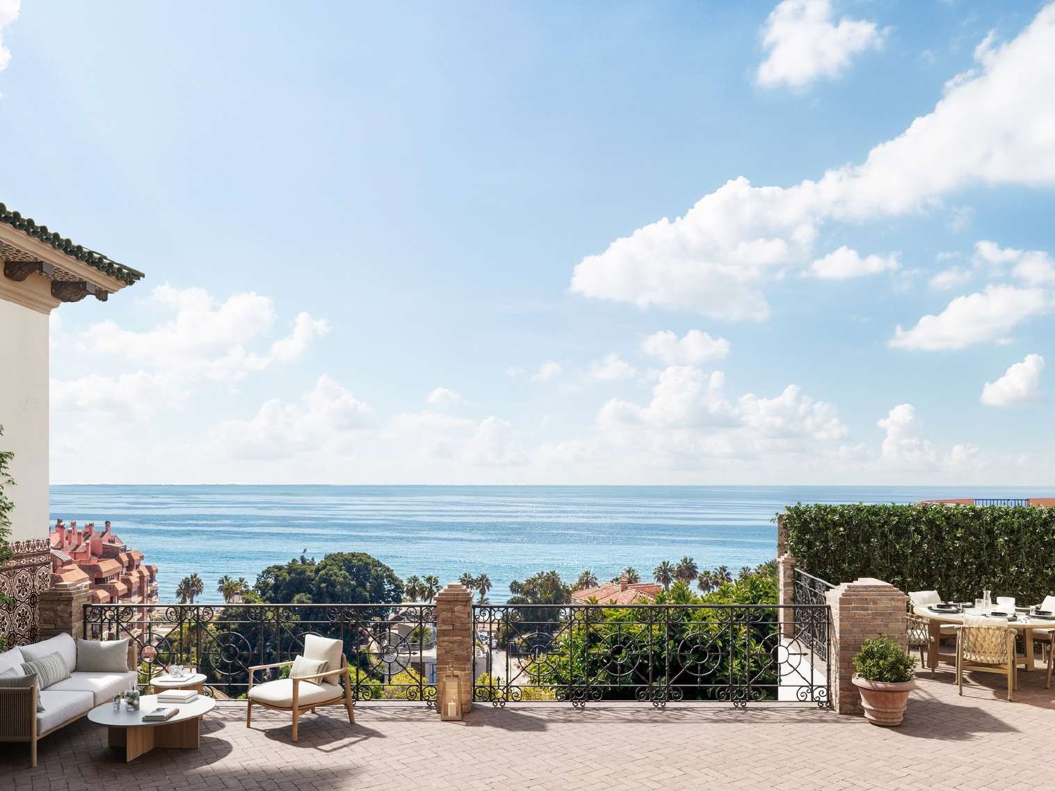 Terraza privada con zona de estar y horizonte marino