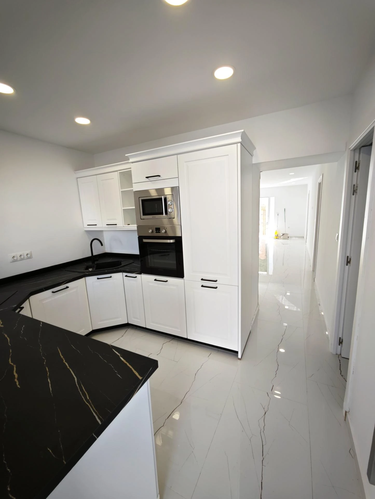 Zona de office abierta al resto de la vivienda