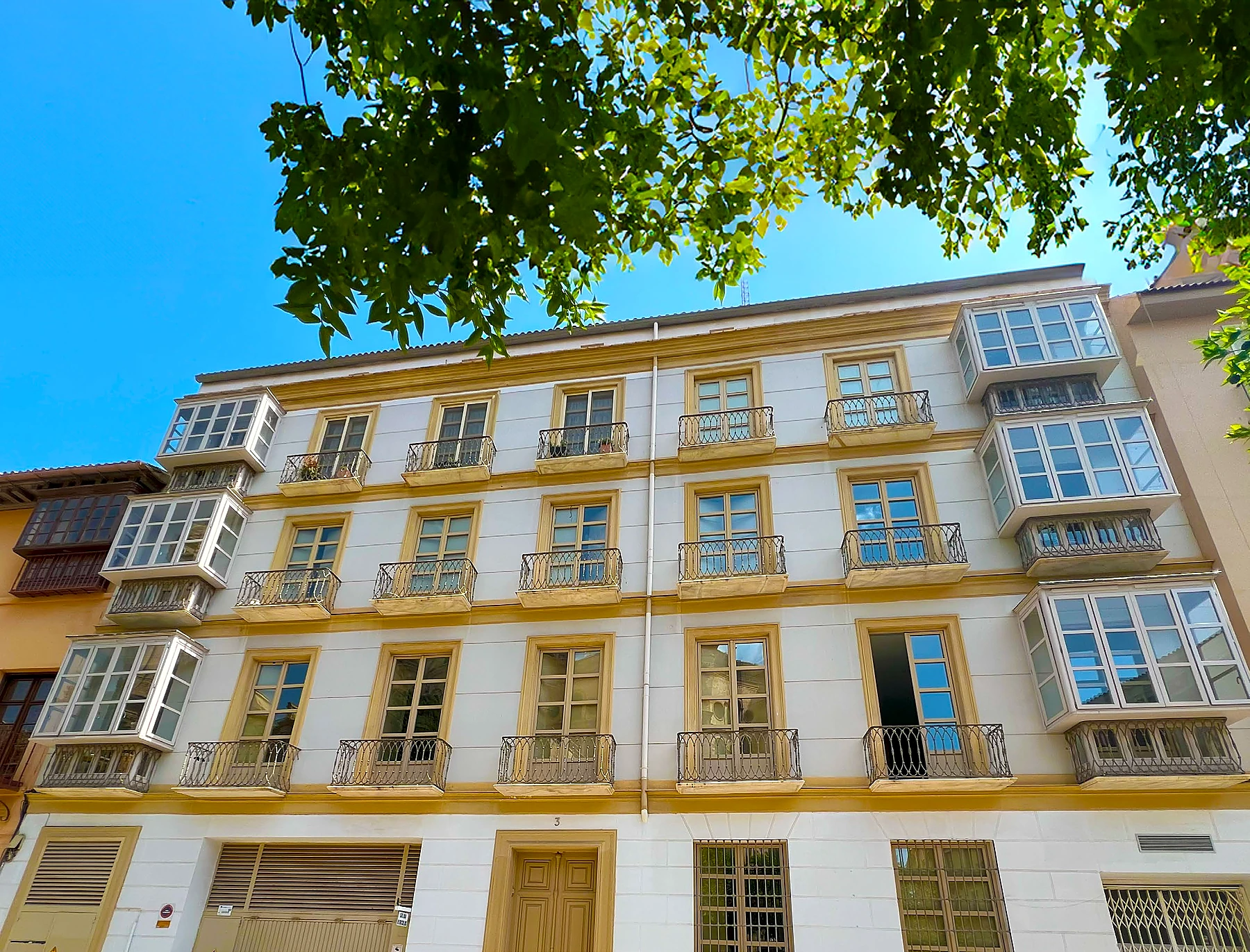 la fachada rehabilitada de Cister en el centro histórico de Málaga